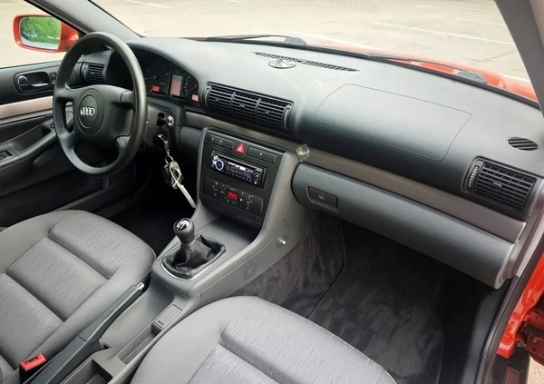 Audi A4 cena 12900 przebieg: 125000, rok produkcji 2000 z Biecz małe 596